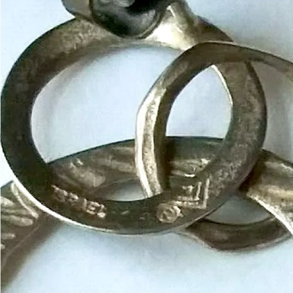 Silpada Vintage Sterling Silver Oxidized Textured Interlocking Circles Earrings - Picture 4 of 9